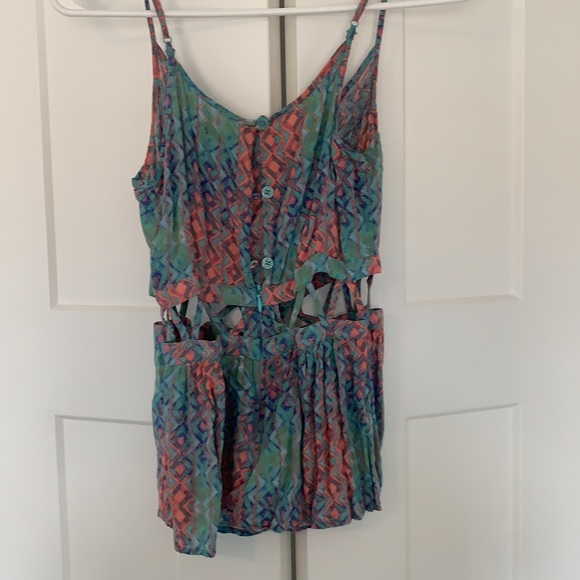 ⭐️ Cutout top - Picture 3 of 3